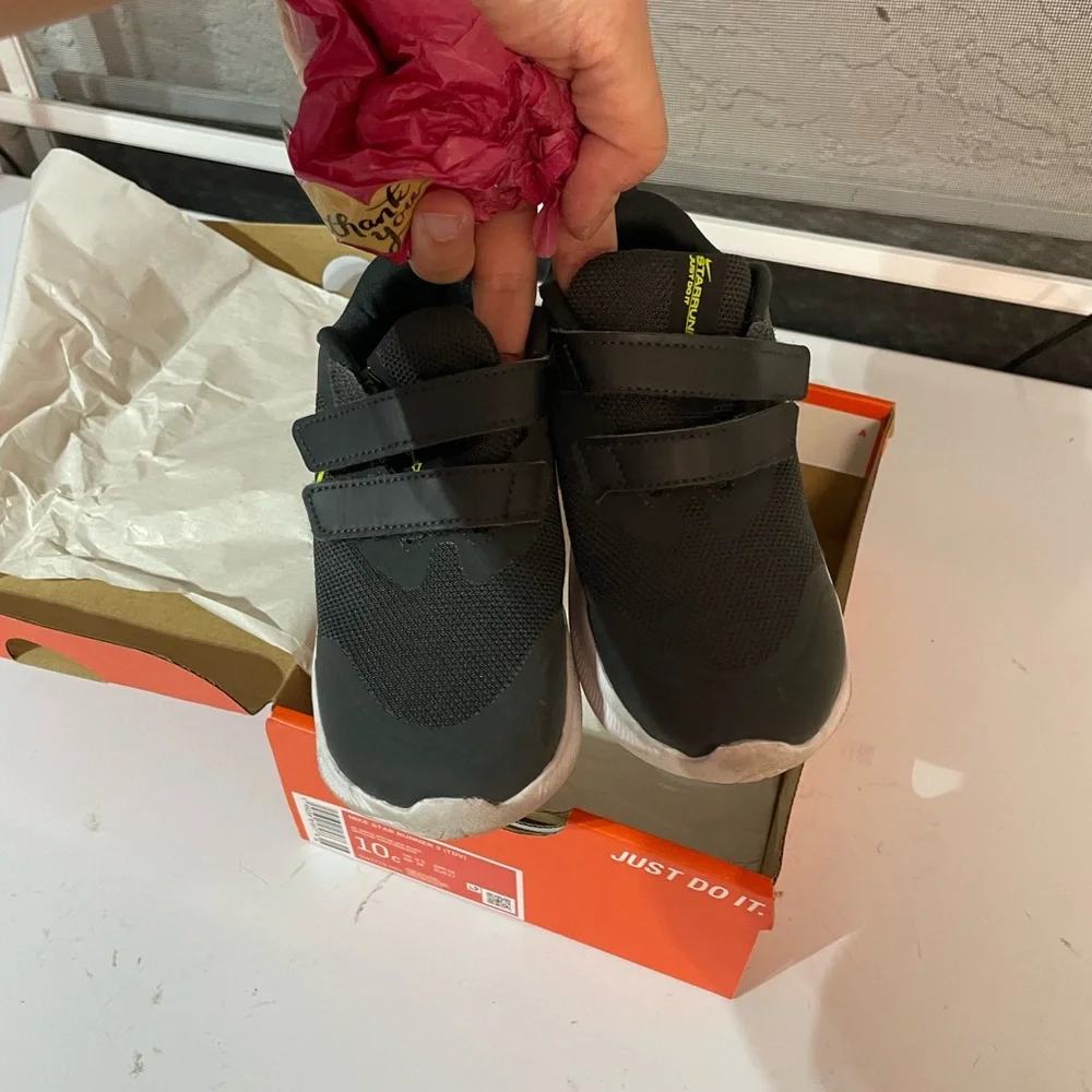 Nike Kids Black and Green Sneakers